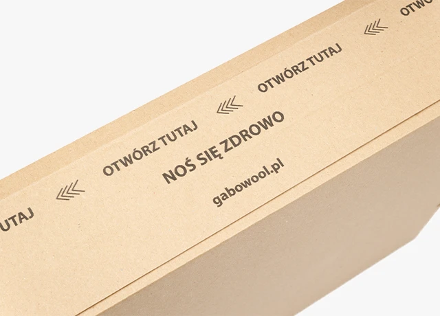 opakowanie e-commerce z nadrukiem otwórz tutaj oznaczenie otwierania kartonu dla komfortu i wygody klienta